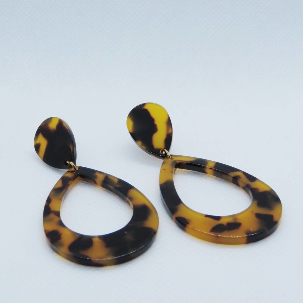Lulus Tortoise Shell Tear Drop Earrings - Picture 3 of 4